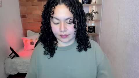 Snapshot of girl_inline chatting on 02.13.25 girl_inline online show from 02.13.25