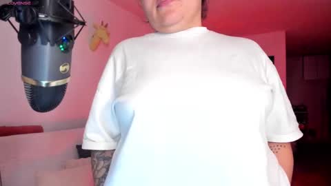 Snapshot of girl_inline chatting on 09.17.25 girl_inline online show from 09.17.25