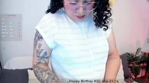 Snapshot of girl_inline chatting on 09.19.25 girl_inline online show from 09.19.25