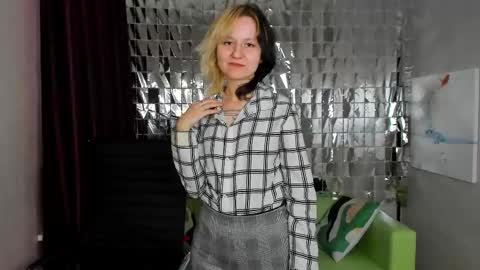 girl_next_doorr online show from 12.25.24