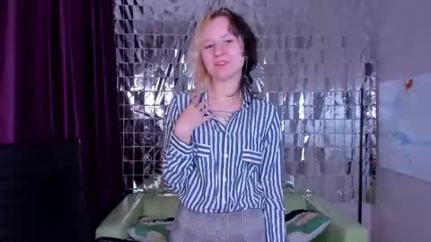 girl_next_doorr online show from 12.27.24