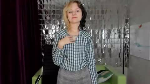 girl_next_doorr online show from 12.28.24