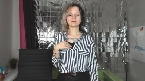 girl_next_doorr online show from 01.18.25