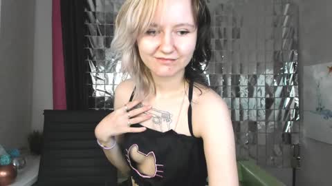 girl_next_doorr online show from 01.18.25