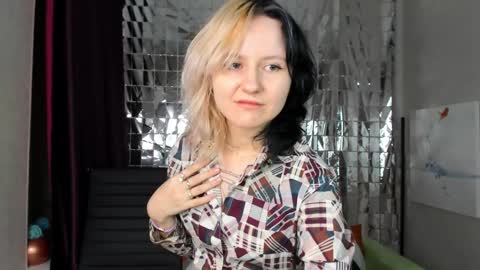 girl_next_doorr online show from 01.25.25