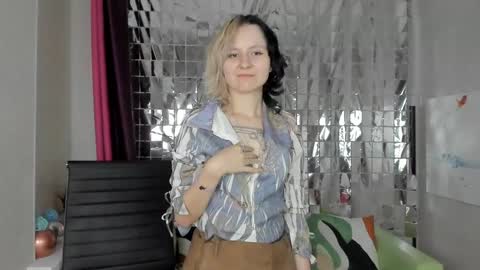 girl_next_doorr online show from 01.28.25