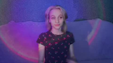 Snapshot of girlfriend_night chatting on 02.19.25 Seniya online show from 02.19.25