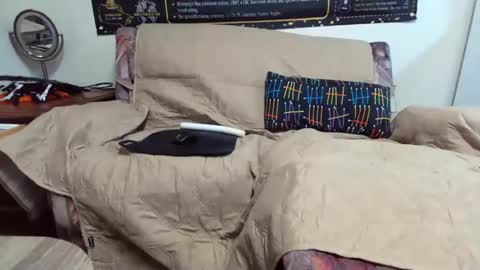 Snapshot of girlnextdoorporno chatting on 02.02.25 Iri online show from 02.02.25