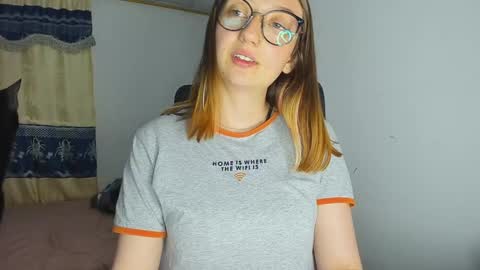Snapshot of girlsativa chatting on 12.19.24 Maze Thumbs up online show from 12.19.24