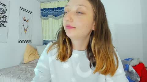 Snapshot of girlsativa chatting on 12.27.24 Maze Thumbs up online show from 12.27.24