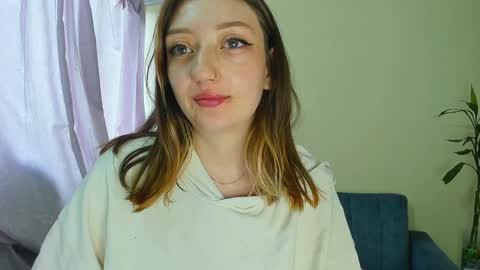 Snapshot of girlsativa chatting on 01.03.25 Maze Thumbs up online show from 01.03.25
