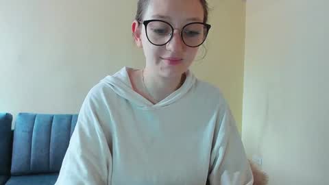 Snapshot of girlsativa chatting on 01.04.25 Maze Thumbs up online show from 01.04.25