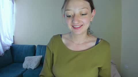 Snapshot of girlsativa chatting on 01.06.25 Maze Thumbs up online show from 01.06.25