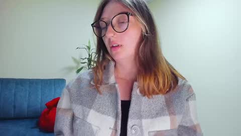 Snapshot of girlsativa chatting on 01.09.25 Maze Thumbs up online show from 01.09.25