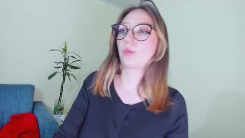 Snapshot of girlsativa chatting on 01.10.25 Maze Thumbs up online show from 01.10.25