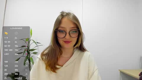 Snapshot of girlsativa chatting on 03.07.25 Maze Thumbs up online show from 03.07.25
