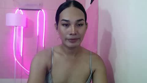 Snapshot of girlthatuneedxxx chatting on 01.08.25 Rhaine online show from 01.08.25