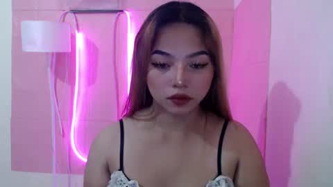 Snapshot of girlthatuneedxxx chatting on 03.01.25 Rhaine online show from 03.01.25
