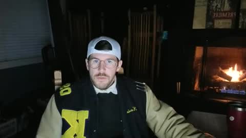 Snapshot of girthwayne chatting on 12.19.24 croyal09 online show from 12.19.24