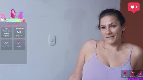 Snapshot of gisellecarter_ chatting on 10.08.25 Giselle online show from 10.08.25