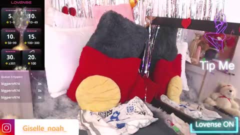 GiselleNoah online show from 02.15.25
