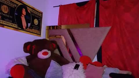 . Gisel Reyes . online show from 02.27.26