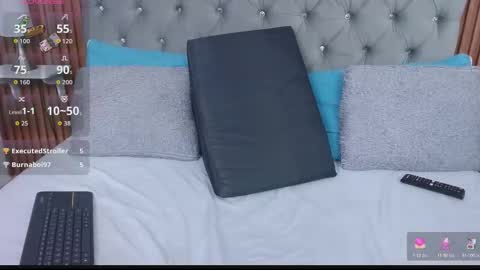 Snapshot of gissellsaenz chatting on 11.04.25 Gissell Saenz online show from 11.04.25