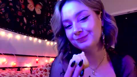 Snapshot of givemesweetdreams chatting on 01.23.25 givemesweetdreams online show from 01.23.25