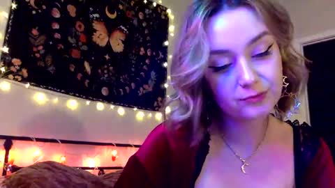 Snapshot of givemesweetdreams chatting on 02.19.25 givemesweetdreams online show from 02.19.25