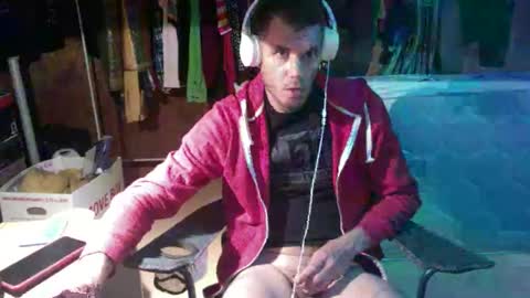 Snapshot of gizmomaster chatting on 09.10.25 dutch rave guy c2c dutch online show from 09.10.25