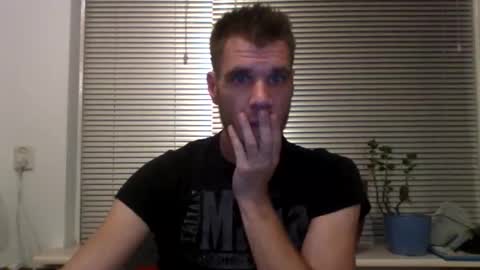 Snapshot of gizmomaster chatting on 09.12.25 dutch rave guy c2c dutch online show from 09.12.25