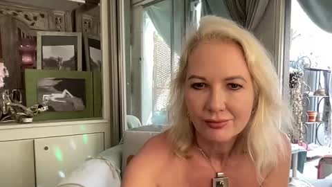 Snapshot of gl1tter_barbie chatting on 09.13.25 Gl1tter Barbie online show from 09.13.25