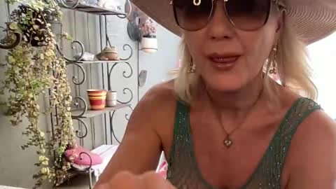 Snapshot of gl1tter_barbie chatting on 09.22.25 Gl1tter Barbie online show from 09.22.25