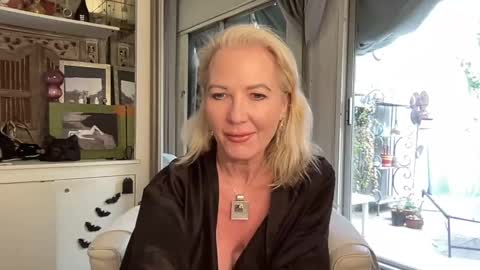 Snapshot of gl1tter_barbie chatting on 10.12.25 Gl1tter Barbie online show from 10.12.25