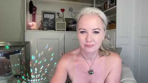 Snapshot of gl1tter_barbie chatting on 11.02.25 Gl1tter Barbie online show from 11.02.25