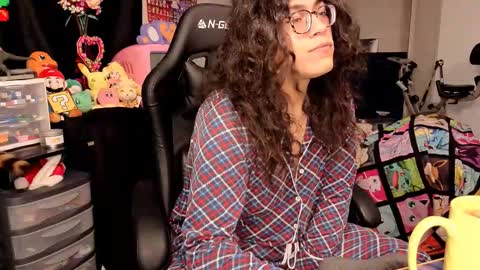 Snapshot of glaceon9 chatting on 10.22.25 glaceon9 online show from 10.22.25