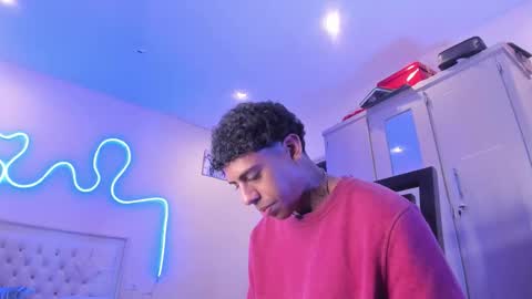 Snapshot of glader_guy chatting on 12.21.25 only for you bby online show from 12.21.25