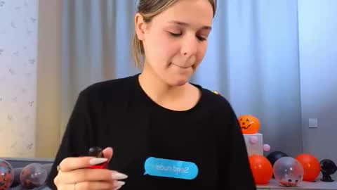 Michelle online show from 10.28.25