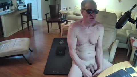 Snapshot of glennbootycam chatting on 10.06.25 glennbitch online show from 10.06.25