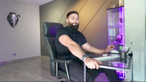 Snapshot of glennmasters chatting on 03.08.25 Matthew .. for short call me Matt online show from 03.08.25