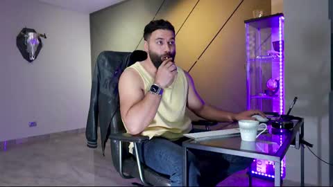 Snapshot of glennmasters chatting on 03.10.25 Matthew .. for short call me Matt online show from 03.10.25