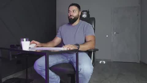 Snapshot of glennmasters chatting on 10.22.25 Matthew .. for short call me Matt online show from 10.22.25