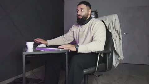 Snapshot of glennmasters chatting on 11.01.25 Matthew .. for short call me Matt online show from 11.01.25