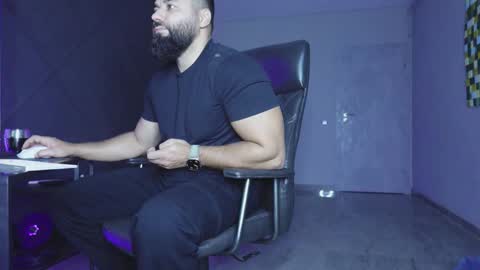 Matthew .. for short call me Matt online show from 11.27.25