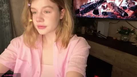 Snapshot of glitchyangel chatting on 05.29.26 Miroslava friends call me Mira online show from 05.29.26