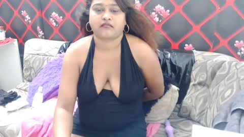 Snapshot of glitter_candy chatting on 02.09.25 glitter candy online show from 02.09.25