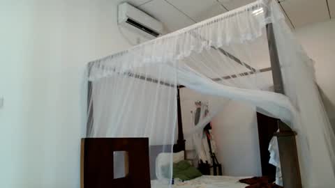 Snapshot of glitter_doll chatting on 10.30.25 glitter_doll online show from 10.30.25