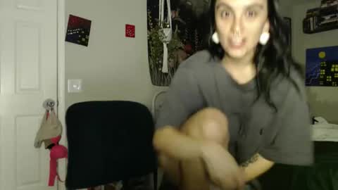 Snapshot of glitterspace chatting on 10.23.25 anna online show from 10.23.25