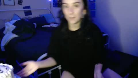 Snapshot of glitterspace chatting on 11.05.25 anna online show from 11.05.25