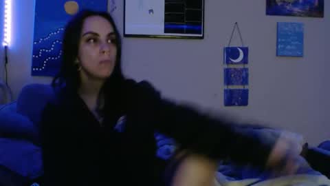 Snapshot of glitterspace chatting on 12.14.25 anna online show from 12.14.25